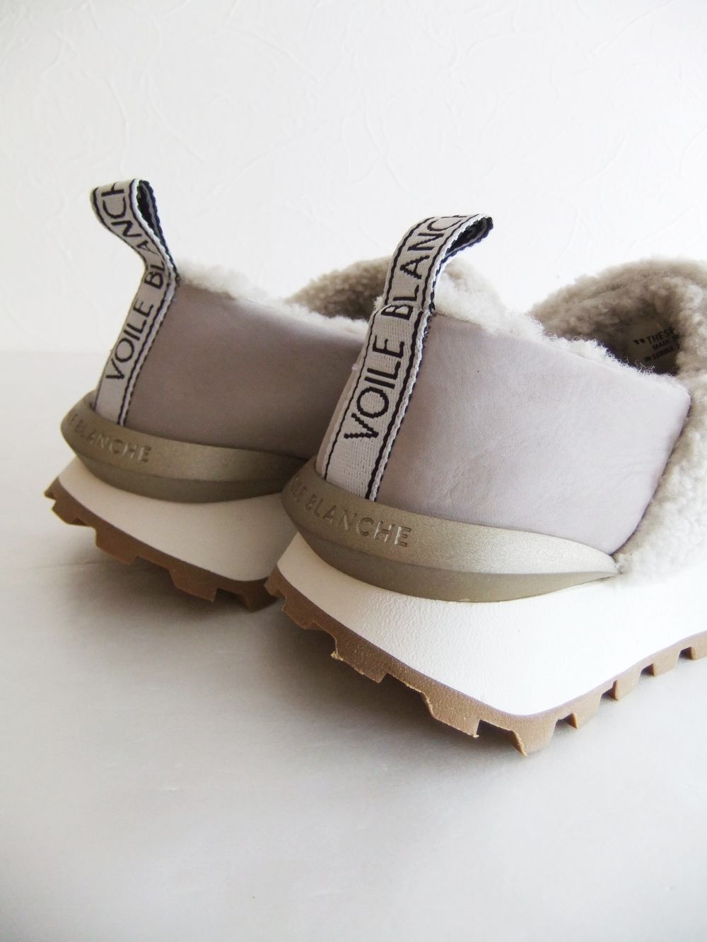 〈LADIES〉 QWARK SLIP FUR  ボア スリッポン スニーカー   0E01