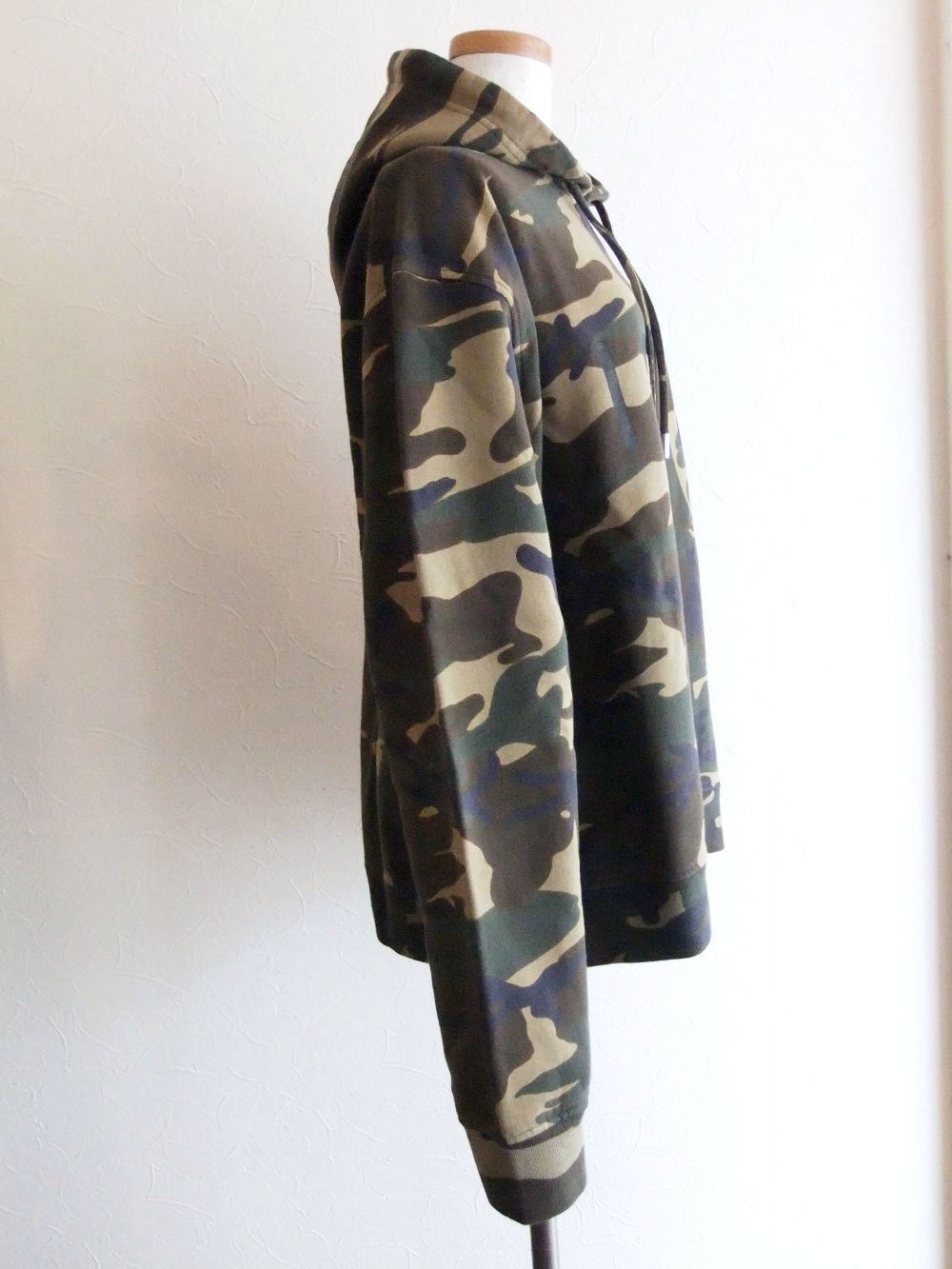 LADIES CAMOUFLAGE ICON HOODED  スウェットパーカー   S80GU0010