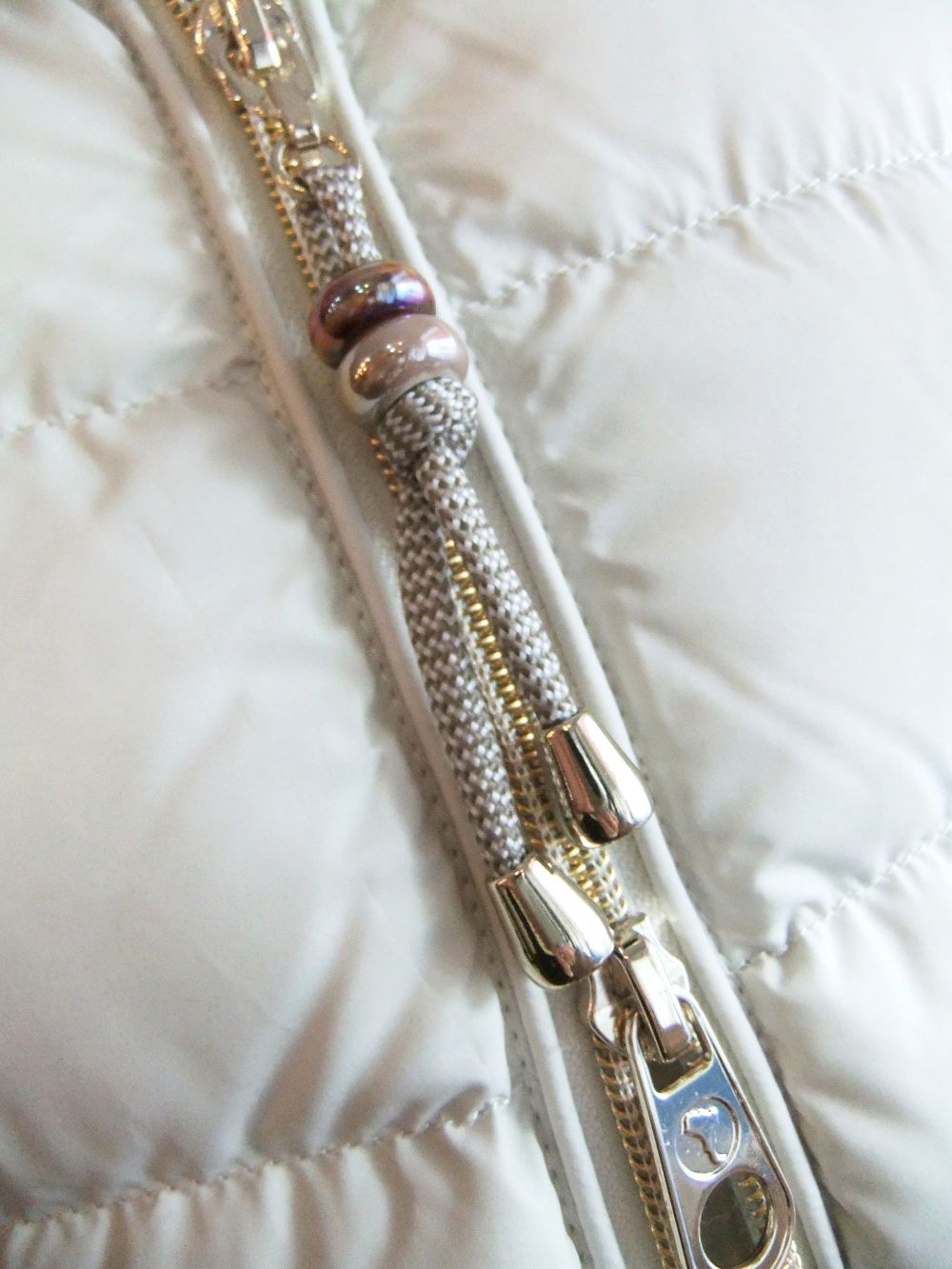 《LADIES》 MATT STELLA  (オフホワイト) マットナイロン ダウンブルゾン  32560