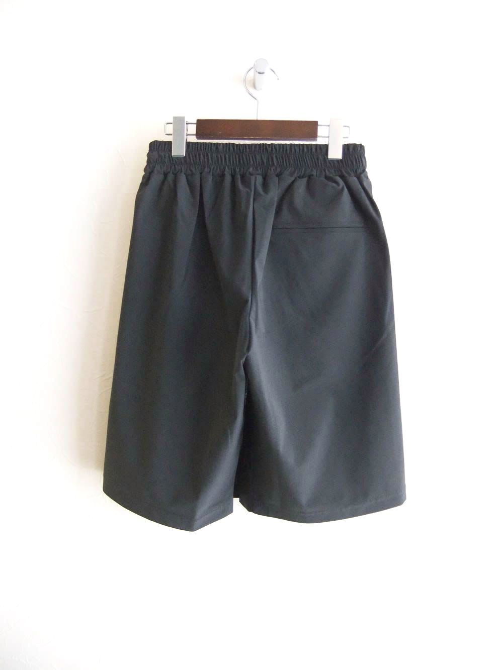 SHORTS OVER PINCES  (グレー) ナイロン ストレッチ ハーフパンツ