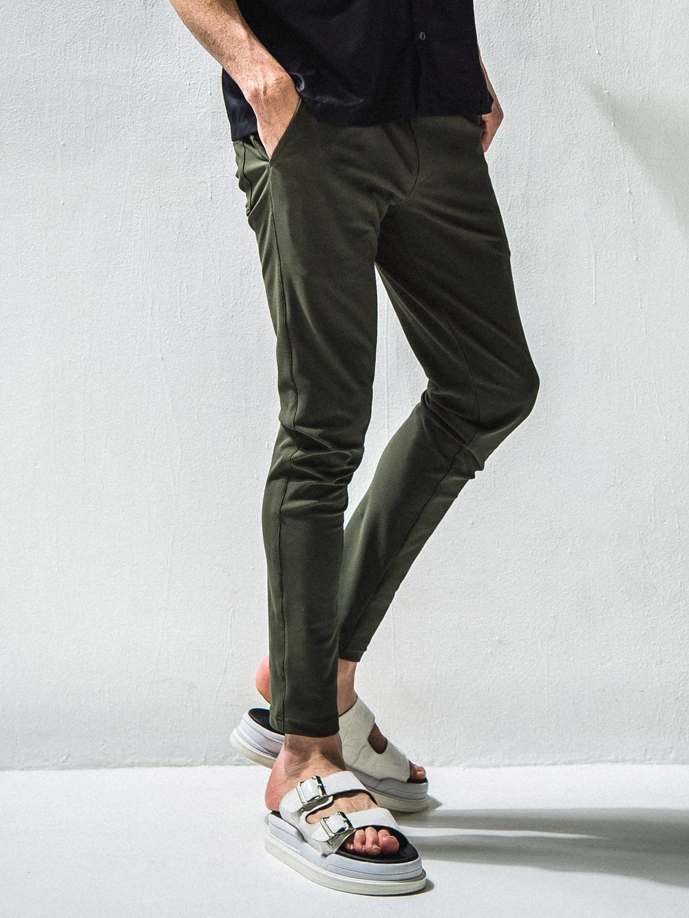CHRIS EASY TUCK PANTS スラックス イージー タックパンツ (カーキ)