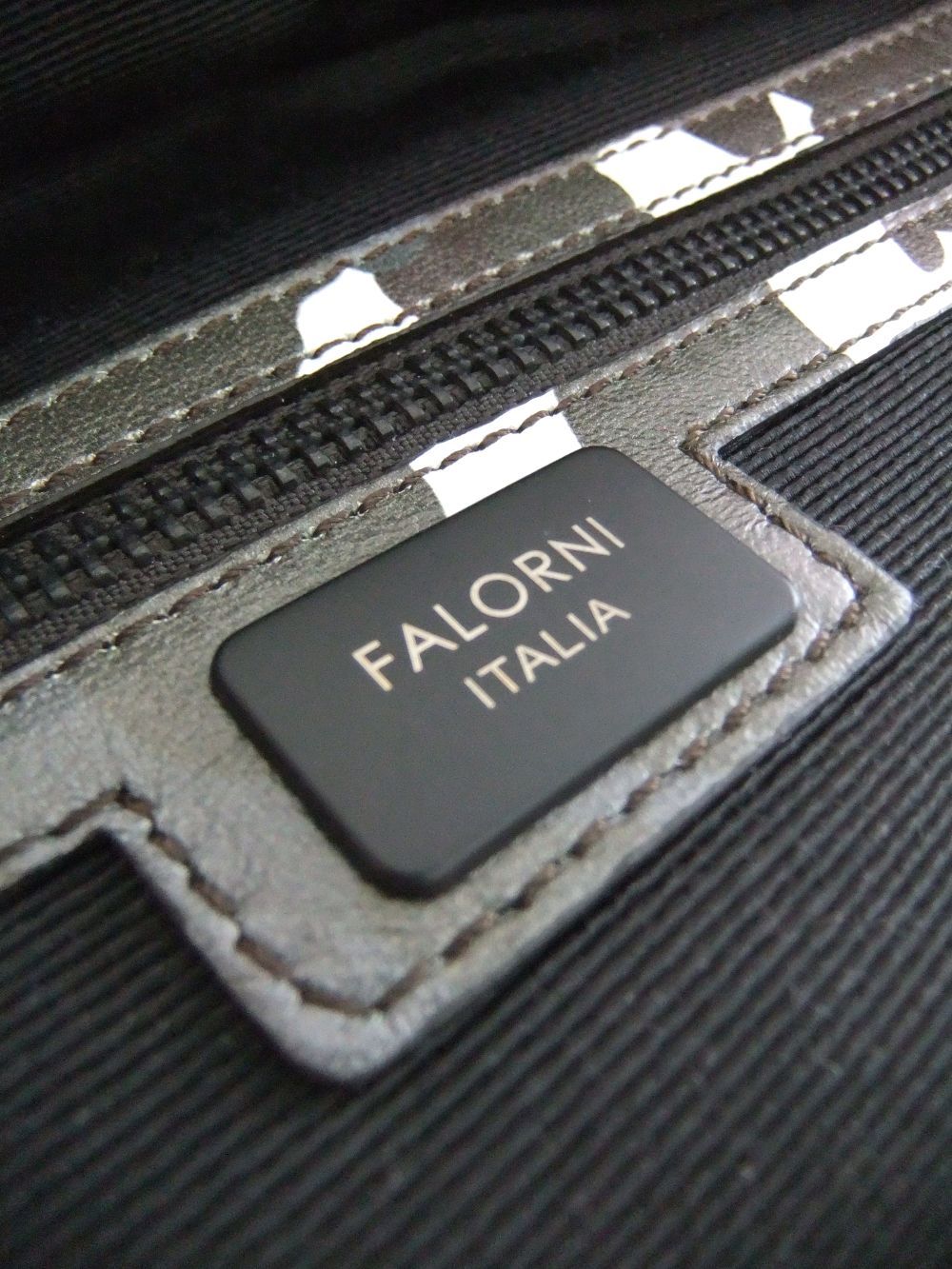 ファロルニ フラップ付 シュリンク レザー カモフラジュ柄 ボストンバッグ 1000
