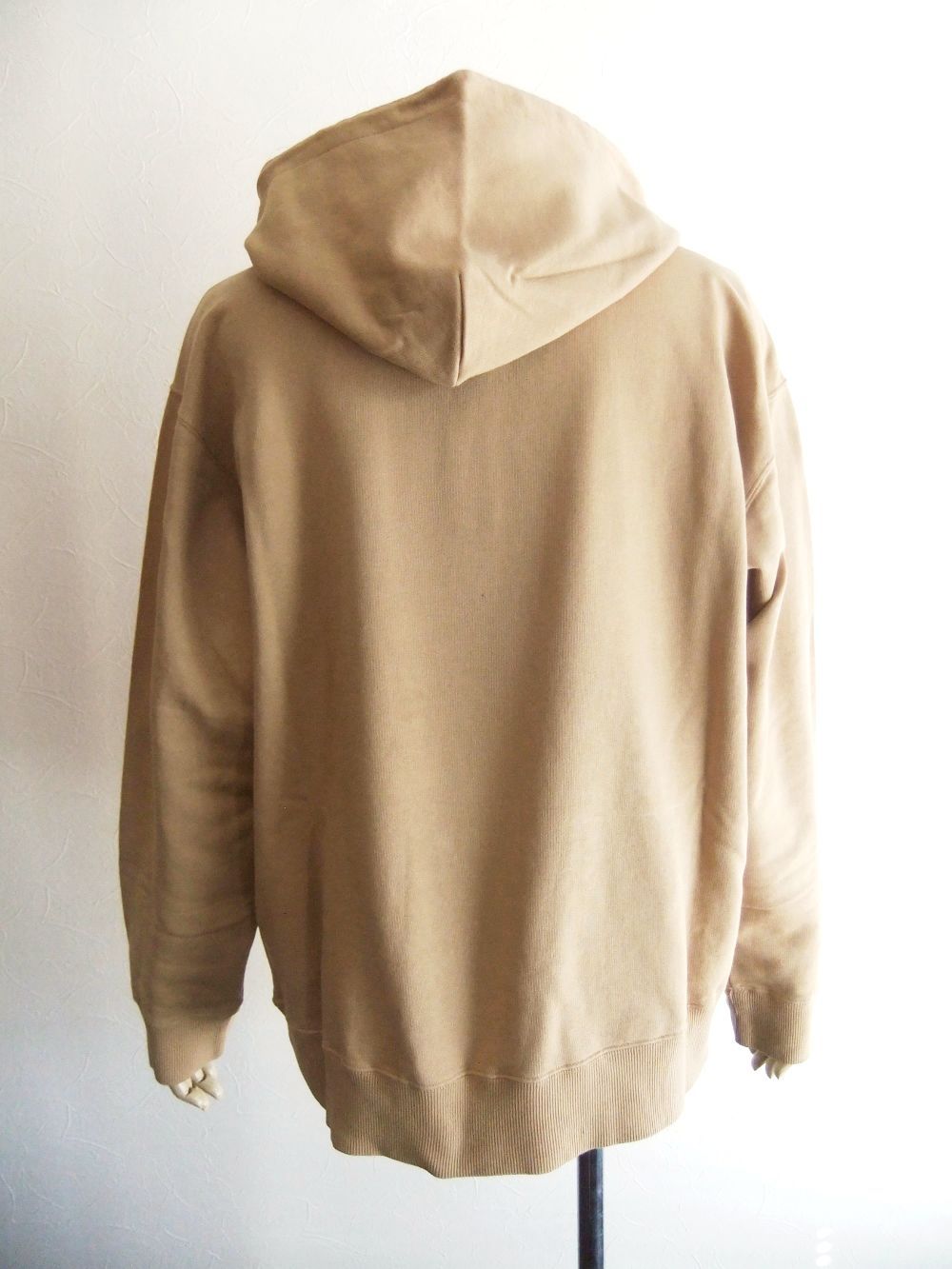 《MM➅》 Maison Margiela  (ベージュ)  ロゴ プルオーバー パーカー
