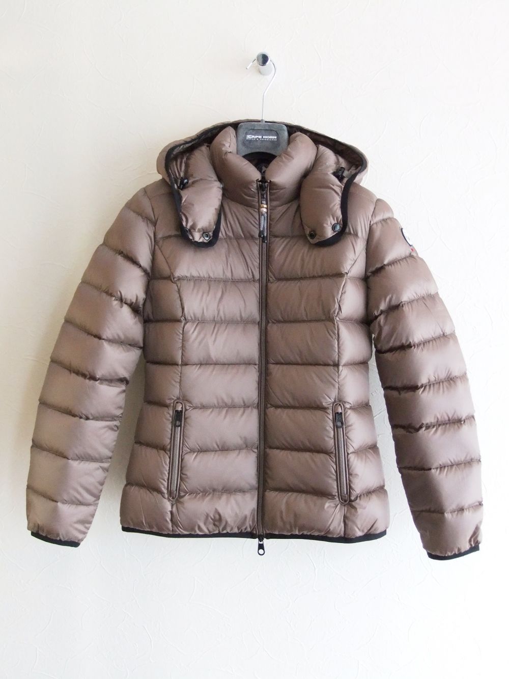 《LADIES》 STELLA  ( モカ ) シャイニーナイロン ダウンブルゾン  32550