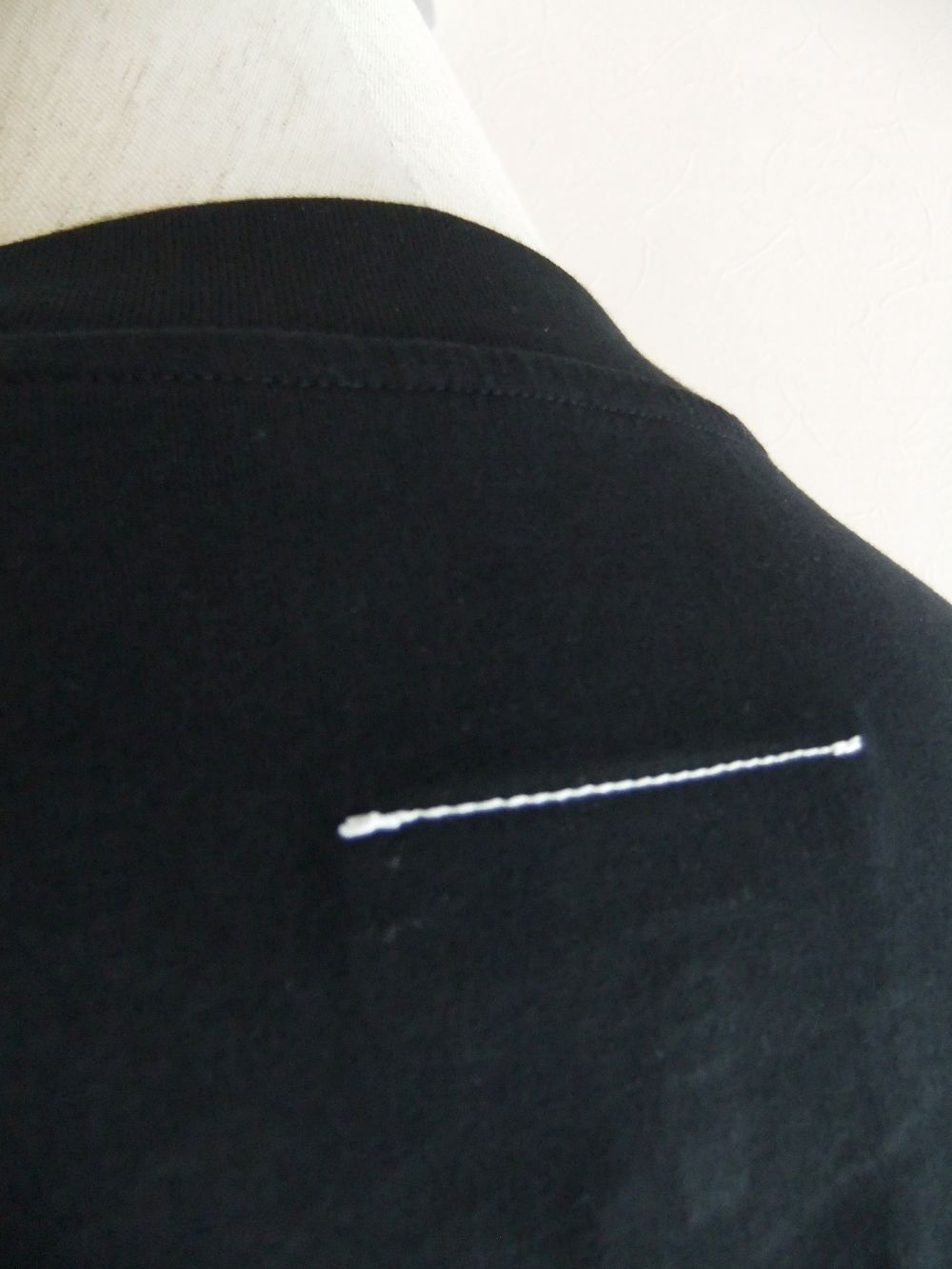 《MM➅》 Maison Margiela  6 LOGO PRINT T-SHIRT (ブラック) ロゴTシャツ