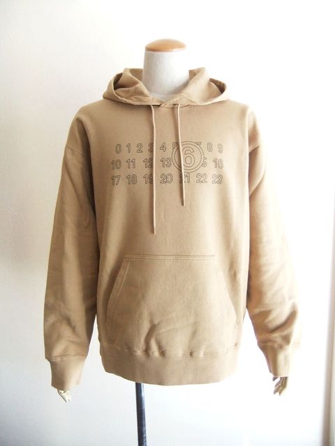 《MM➅》 Maison Margiela  (ベージュ)  ロゴ プルオーバー パーカー