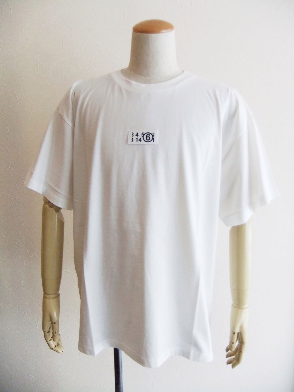 《MM➅》 Maison Margiela 6LOGO PRINT T-SHIRT (ホワイト) ロゴ