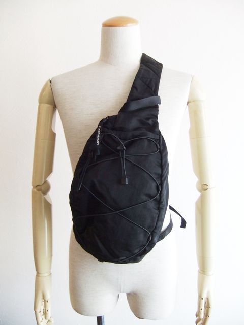 NYLON B CROSSBODY BACKPACK  (ブラック)  ゴーグル ボディバッグ