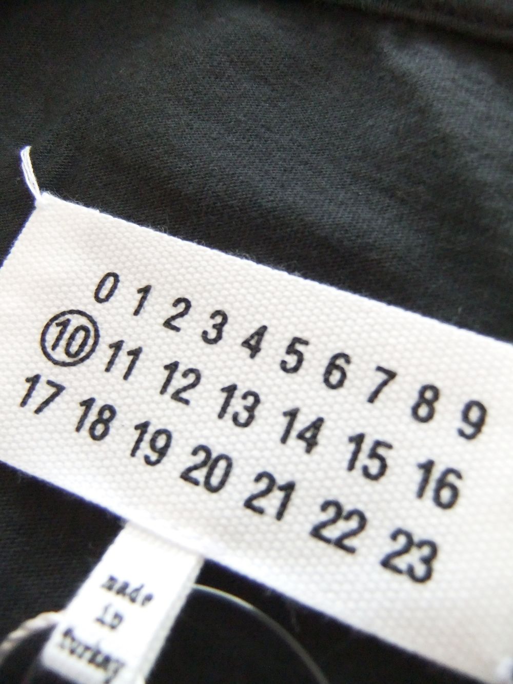 MAISON MARGIELA   (ブラック)   クルーネックTシャツ