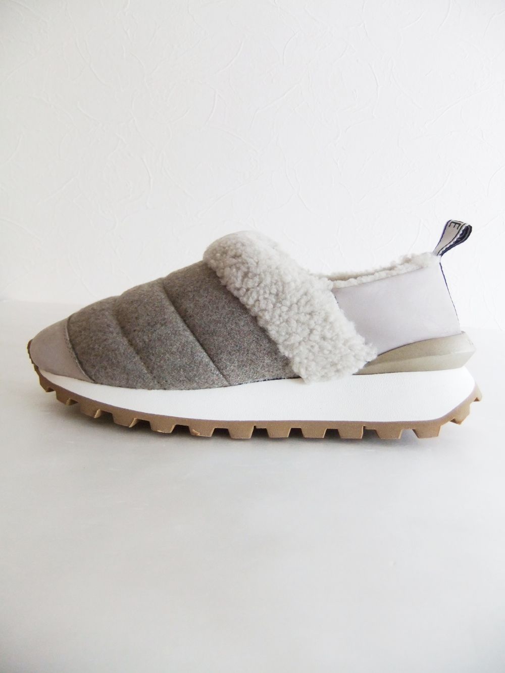 〈LADIES〉 QWARK SLIP FUR  ボア スリッポン スニーカー   0E01