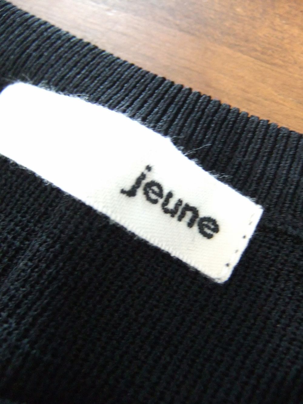 【jeune】 パールボタン ショート プルオーバー  J125618M