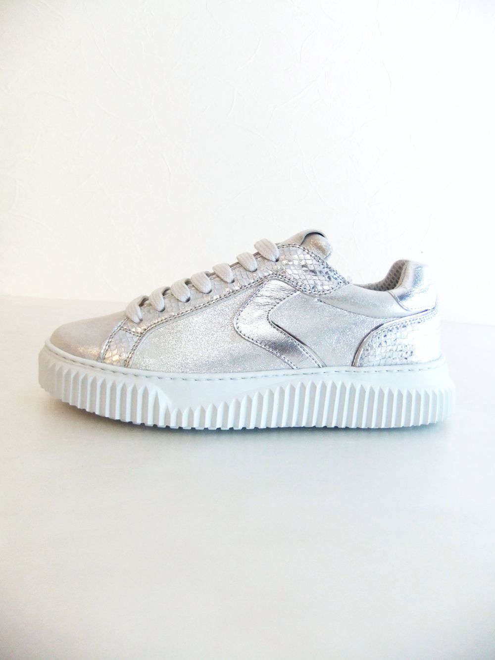 送料関税込【VOILE BLANCHE】 lipari レザー スニーカー 楽天市場】【定価39,600円(税込)】VOILE BLANCHE ボイル