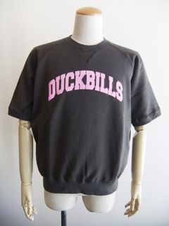 DUCKBILLS SWEAT (ブラウン)   ロゴ入り半袖スエット   RSM-23042