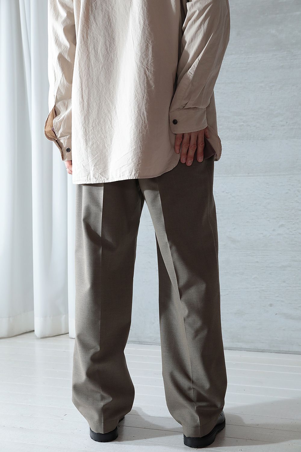 LEMAIRE - 【23AW】ONE PLEAT PANTS(BEIGE GREY) | Acacia ONLINESTORE