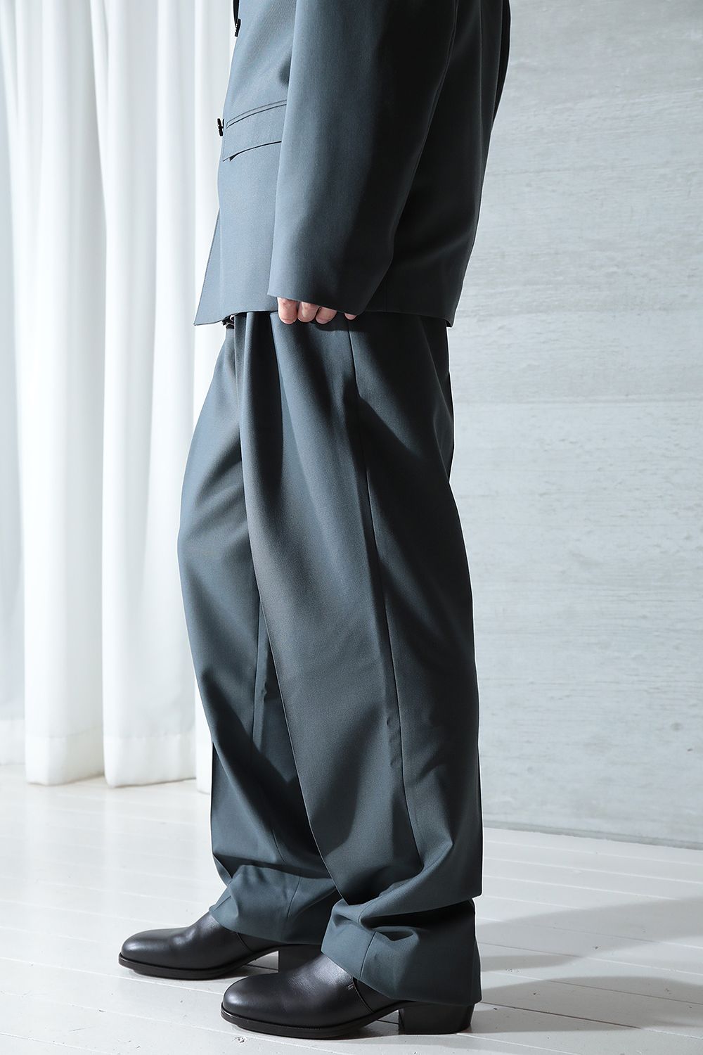 LEMAIRE - BELTED PLEAT PANTS(IRON GREY) | Acacia ONLINESTORE