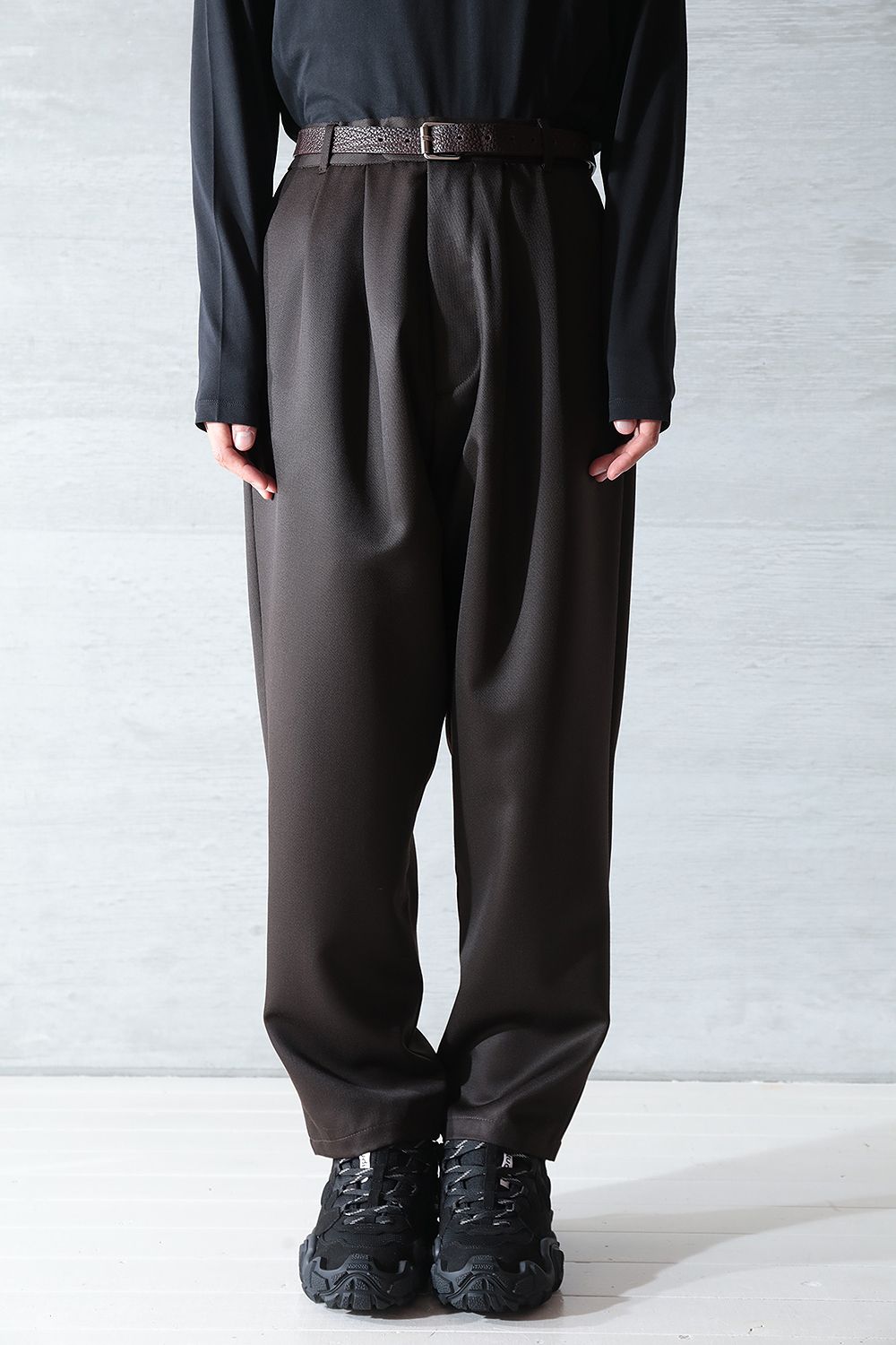 LOWNN - 【ラスト1点】2 Pleated Pants(BROWN) | Acacia ONLINESTORE