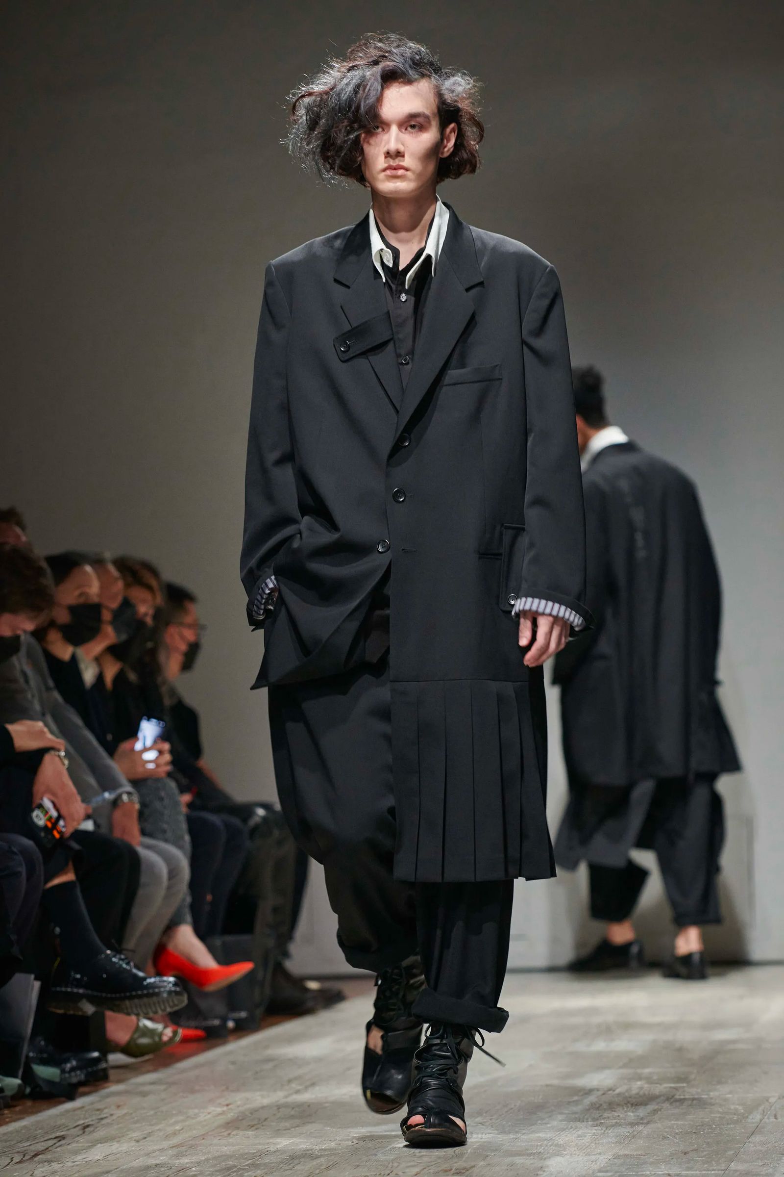 yohji yamamoto - 【yohji yamamoto】O-裾見返しパンツ(BLACK