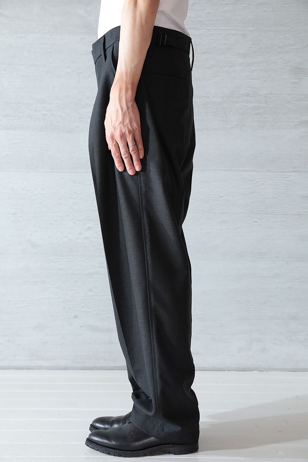LEMAIRE - 【23AW】ONE PLEAT PANTS(CAVIAR) | Acacia ONLINESTORE