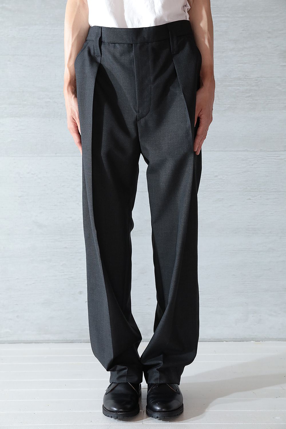 LEMAIRE - 【23AW】ONE PLEAT PANTS(CAVIAR) | Acacia ONLINESTORE