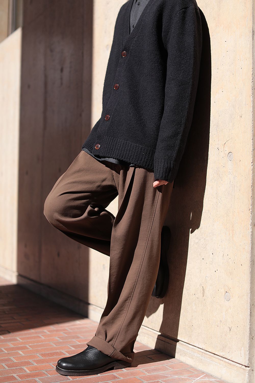 LEMAIRE - 【ラスト1点】LOOSE PLEATED PANTS(HAZELNUT BROWN) | Acacia ONLINESTORE