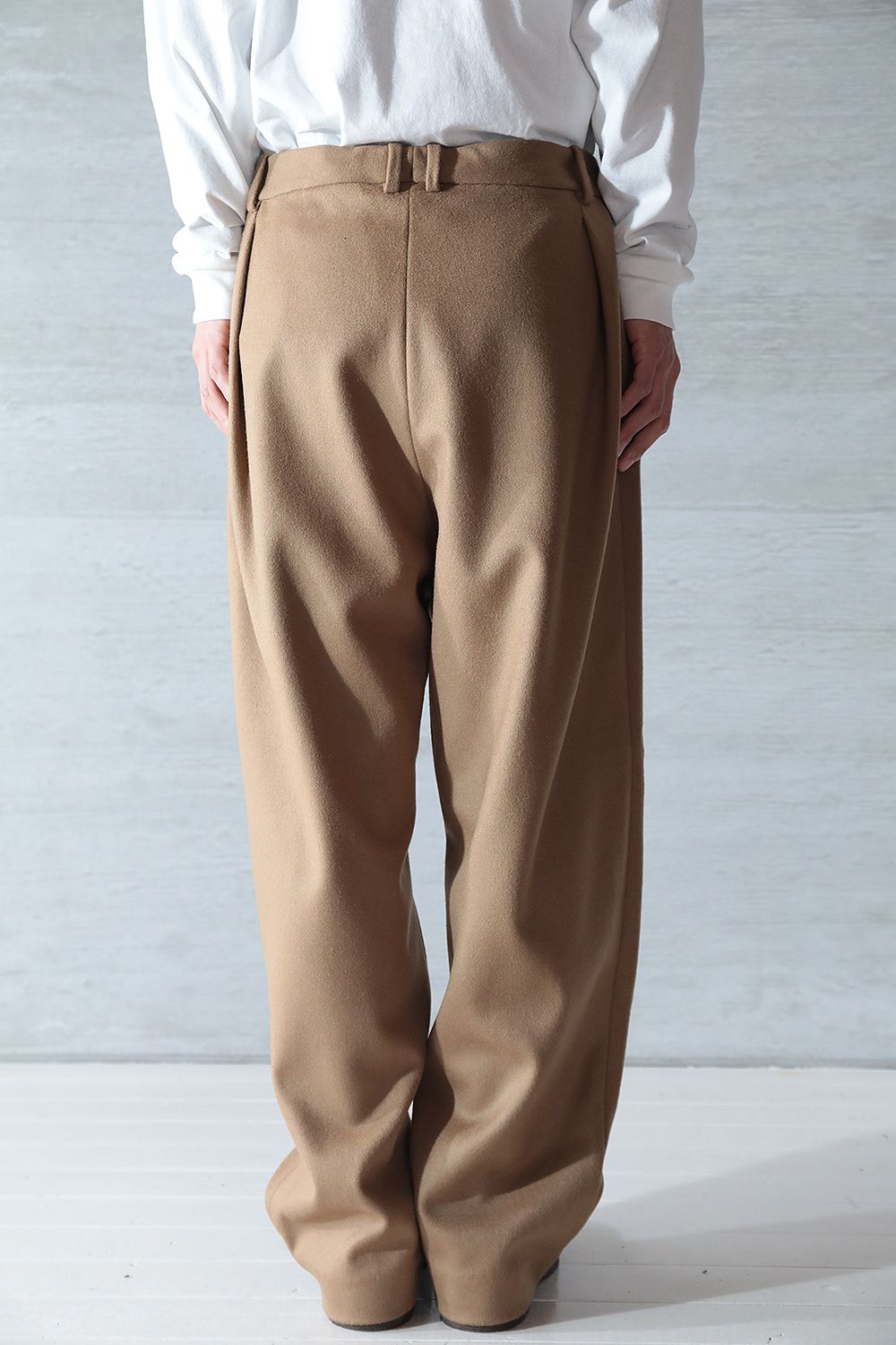 ライトブラウン/ブラック 【6/25まで出品】HED MAYNER / 4 PLEAT PANTS