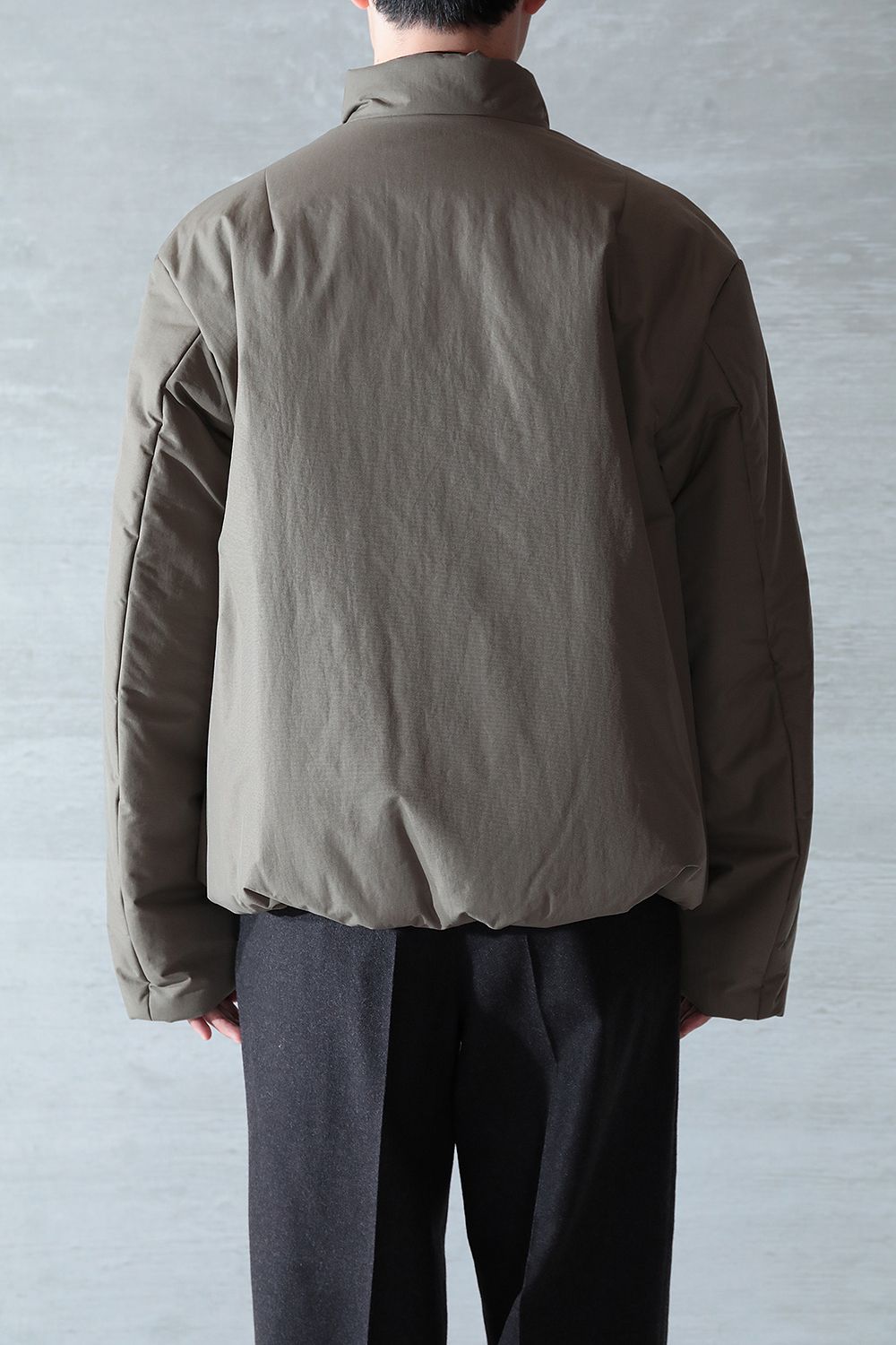 WEWILL - 【23AW/ラスト1点】SOLID PUFFER JACKET(KHAKI) | Acacia