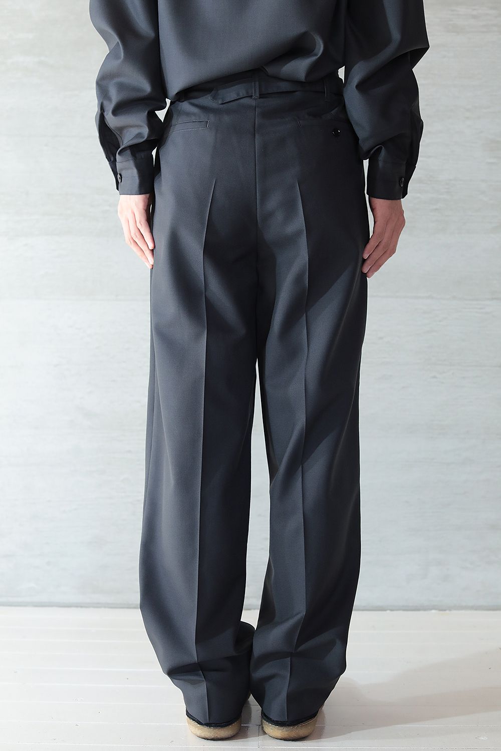 LEMAIRE 21ss BELTED PLEAT PANTS | hartwellspremium.com