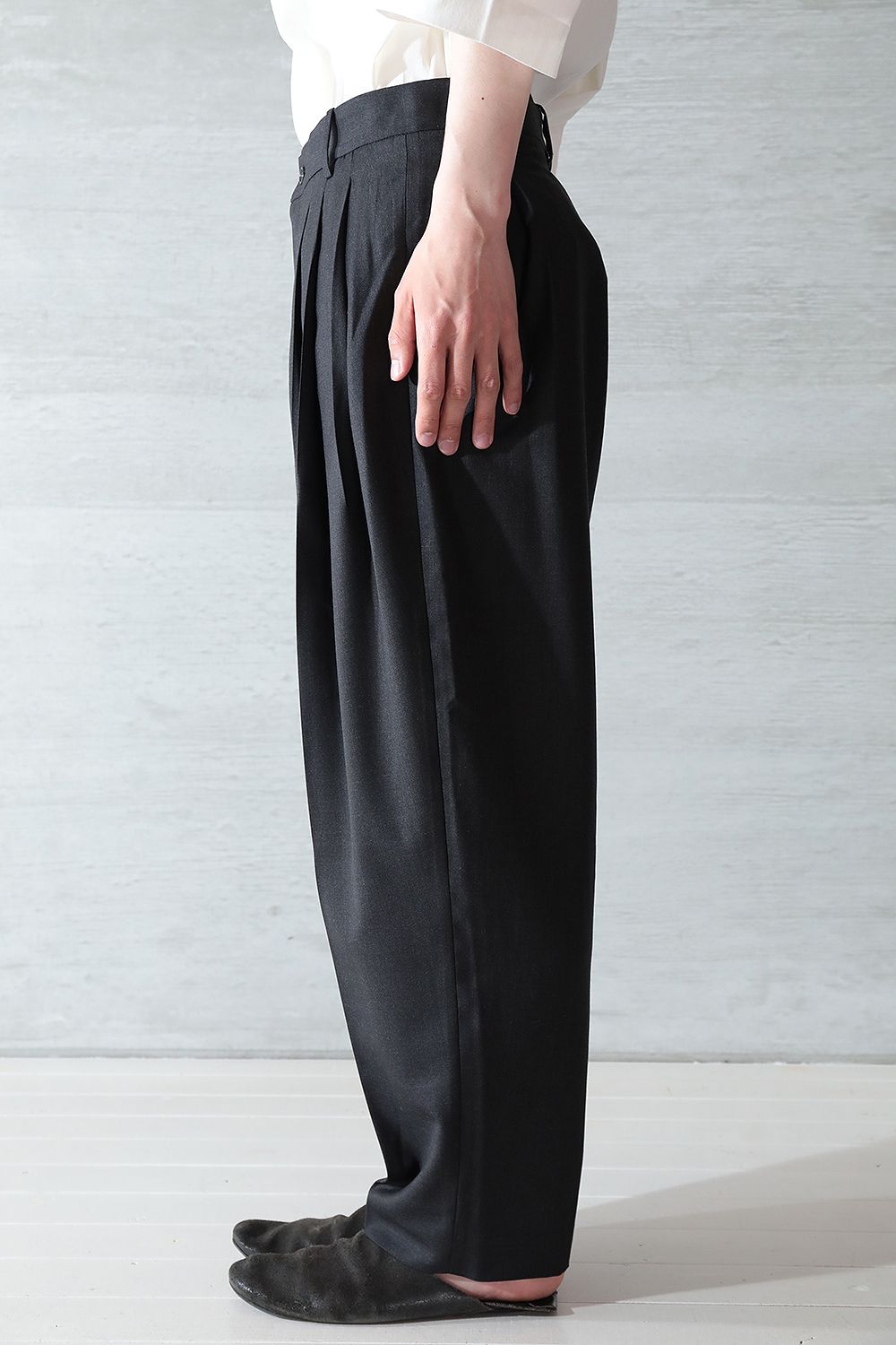 hed mayner 19ss four pleat pants