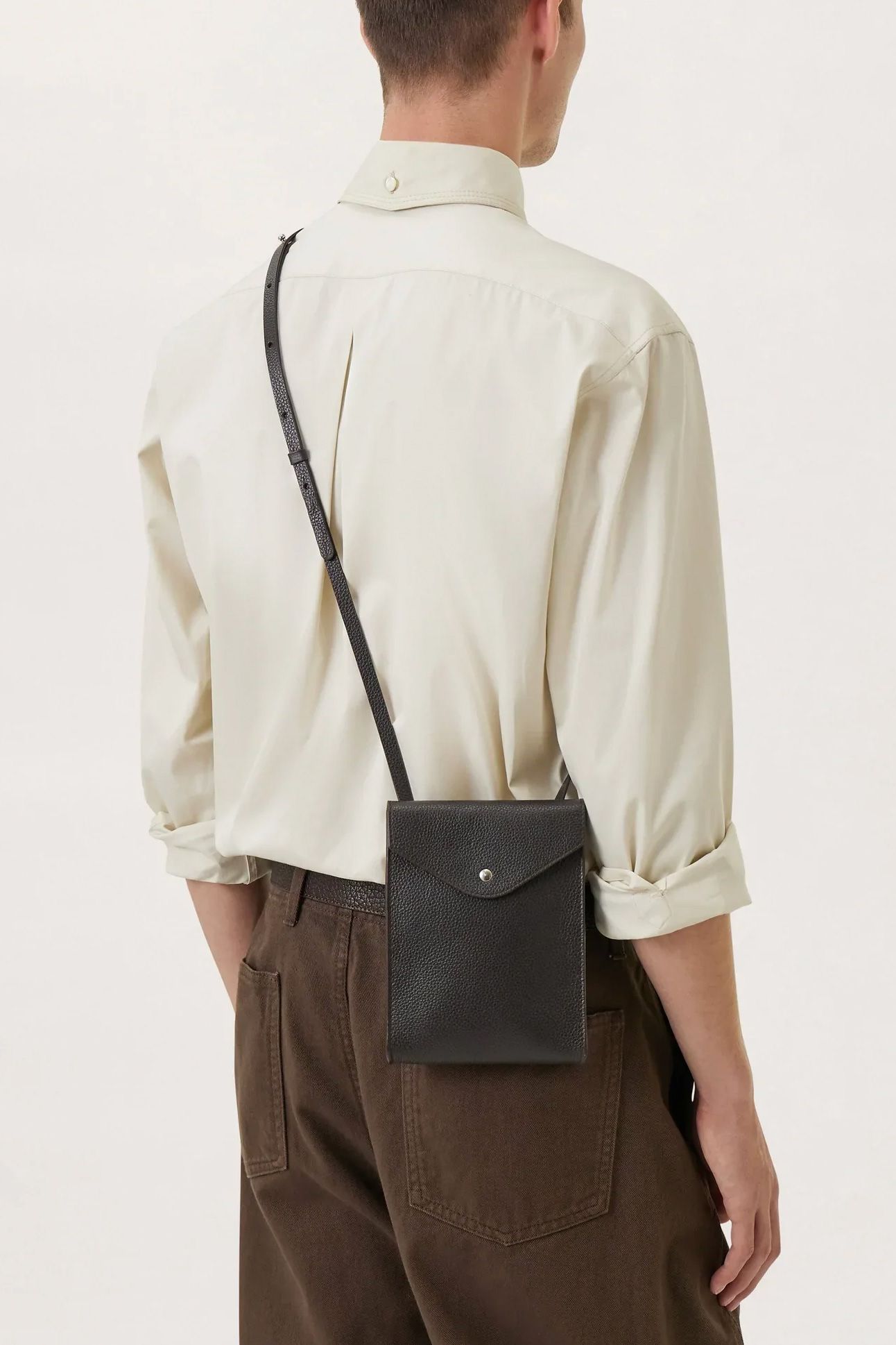 LEMAIRE - ENVELOPPE WITH STRAP(DARK CHOCOLATE) | Acacia ONLINESTORE