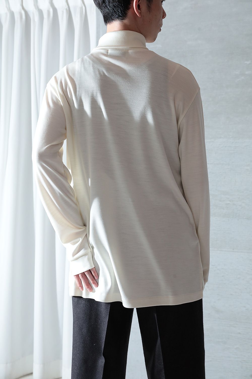 WEWILL - 【23AW】TURTLE NECK T-SHIRT(OFF WHITE) | Acacia ONLINESTORE