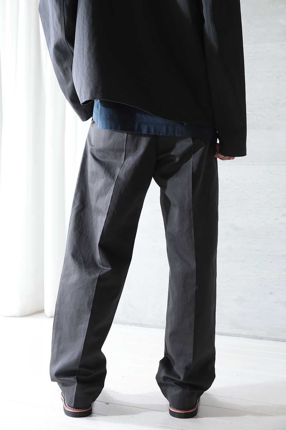 LEMAIRE - 【ラスト1点】ONE PLEAT PANTS(SQUID INK) | Acacia ONLINESTORE