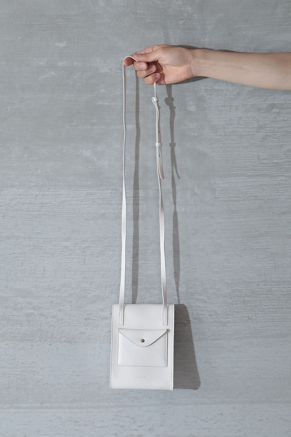 LEMAIRE - ENVELOPPE WITH STRAP(CHALK WHITE) | Acacia ONLINESTORE