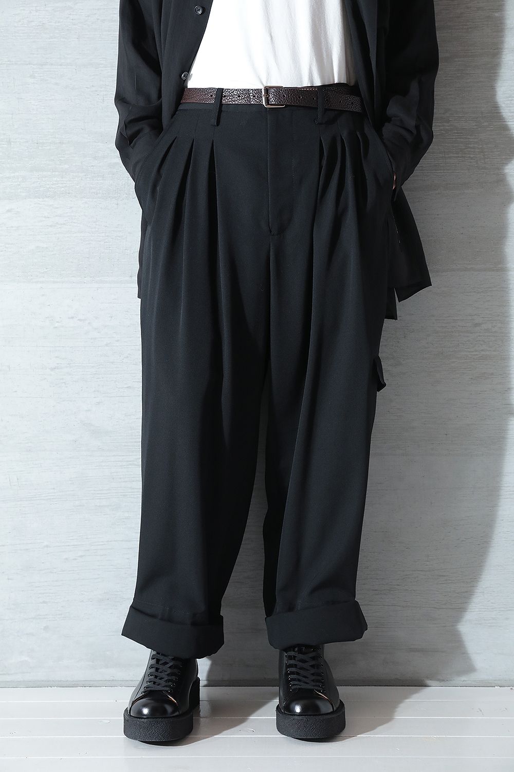 新品超特価YohjiYamamoto 22aw ツイルギャザー ショートパンツ パンツ