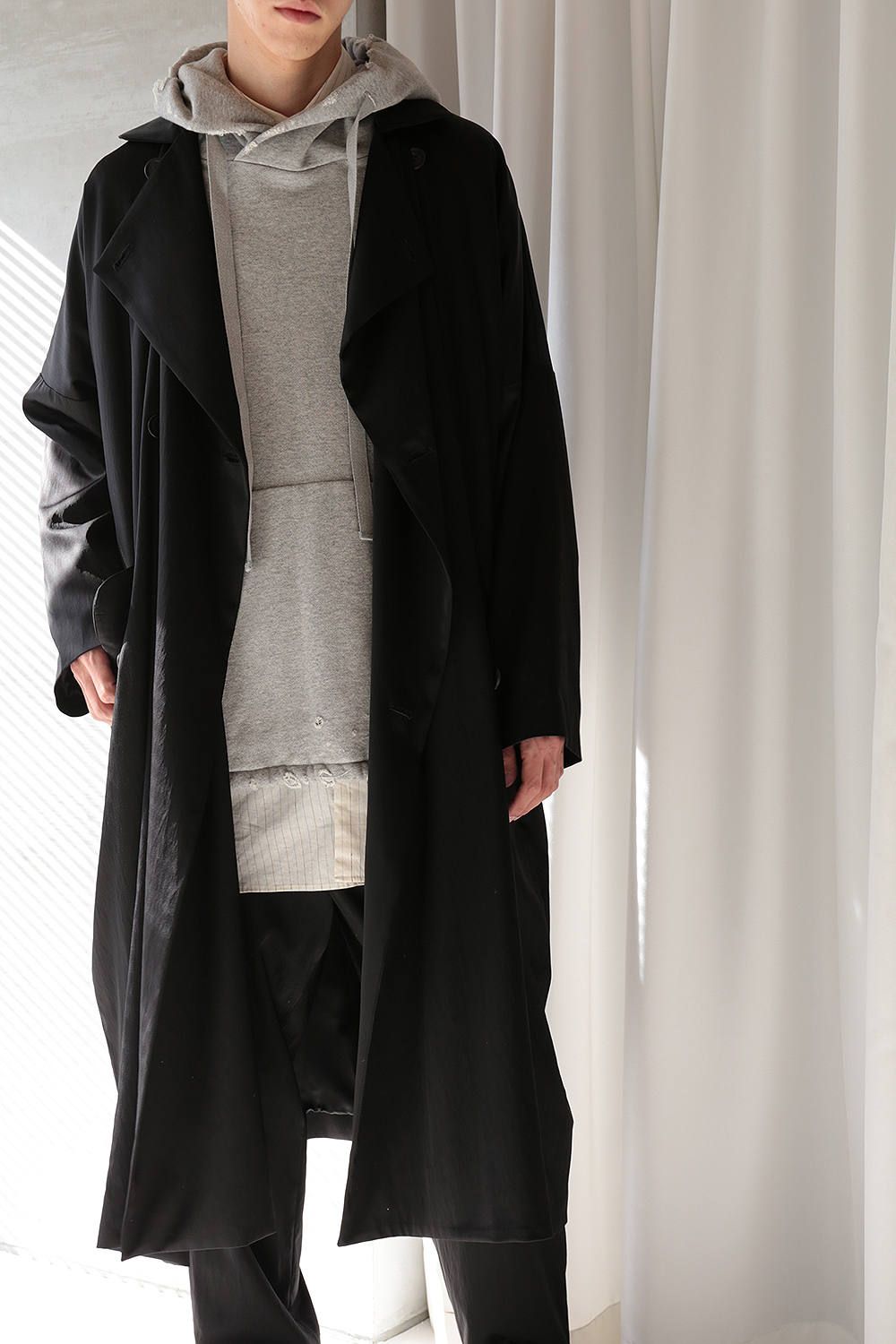 Dulcamara - C/NサテンダブルロングCT(BLACK) | Acacia ONLINESTORE