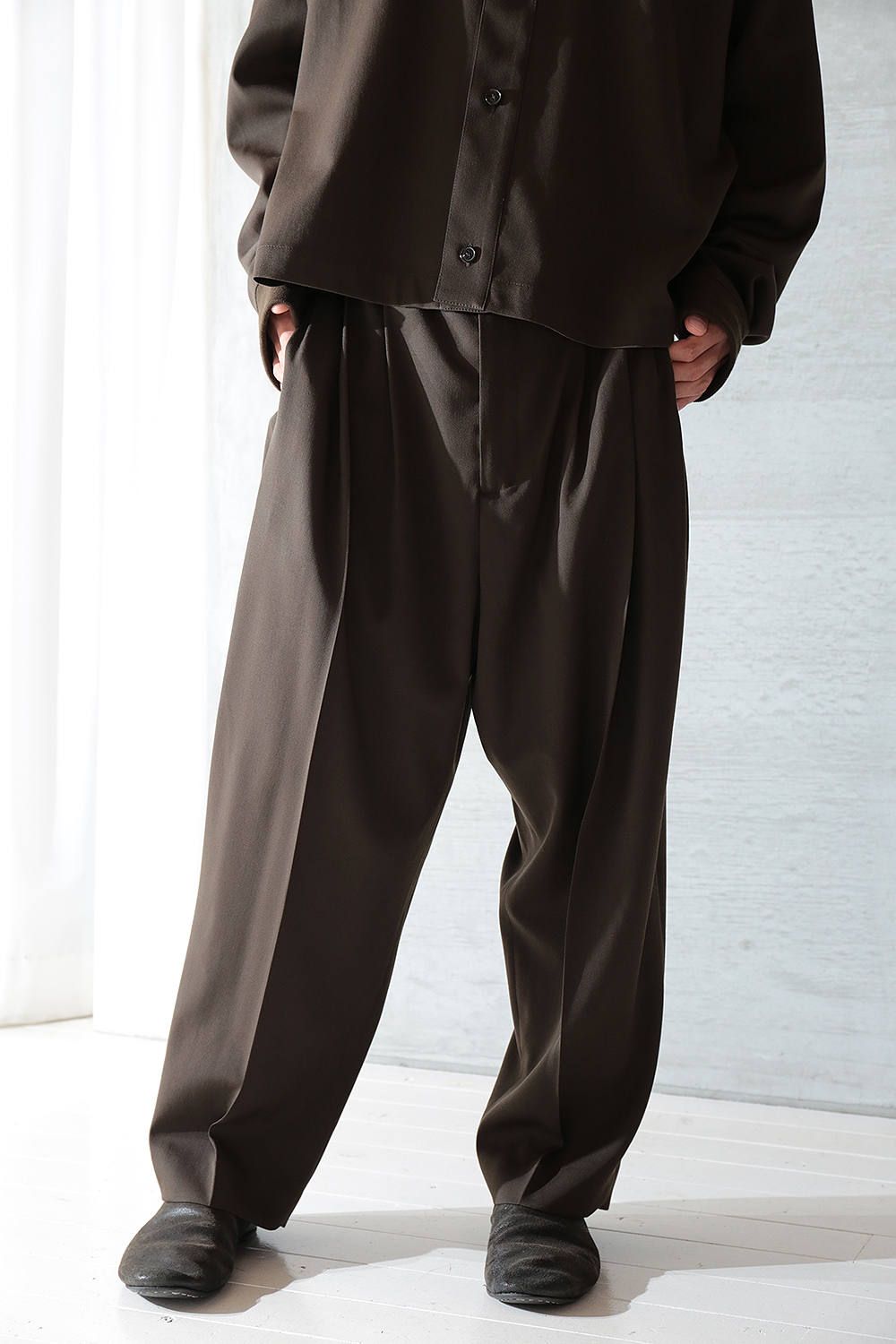 17500円安い販売店舗 在庫大量 HED MAYNER 4 PLEAT PANTS ヘドメイナー