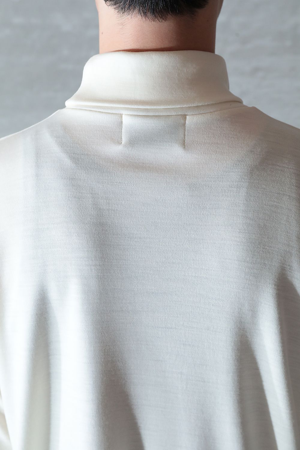 WEWILL - 【23AW】TURTLE NECK T-SHIRT(OFF WHITE) | Acacia ONLINESTORE