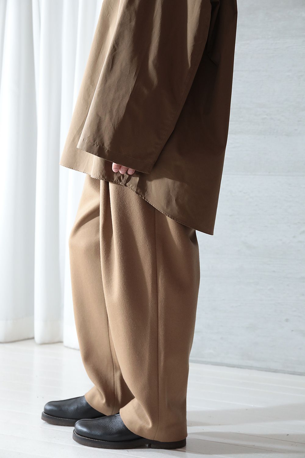 HED MAYNER - 【ラスト1点】6 PLEAT PANTS(CAMEL) | Acacia ONLINESTORE