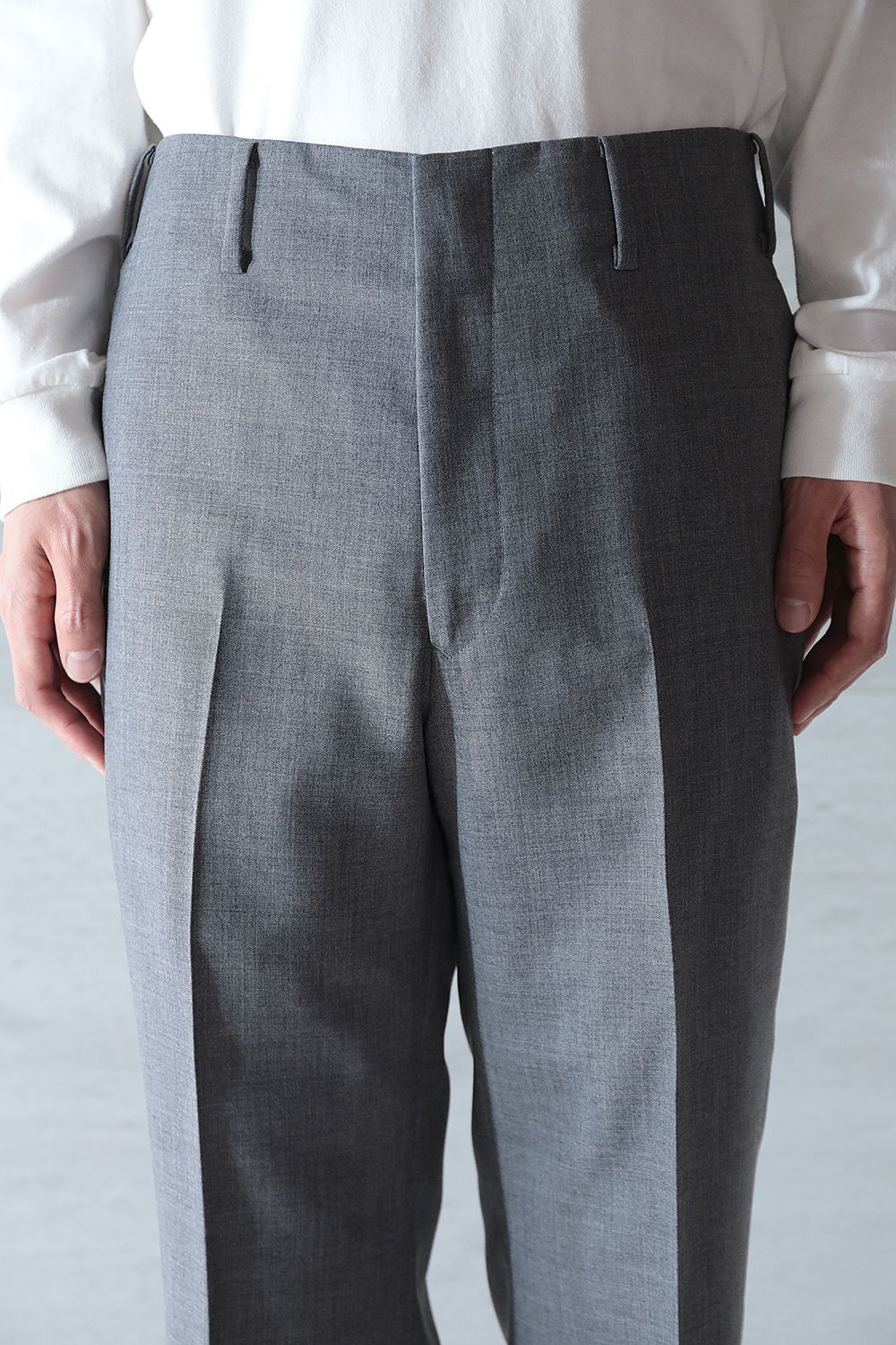 WEWILL - FLAT WAIST TROUSERS(GRAY) | Acacia ONLINESTORE