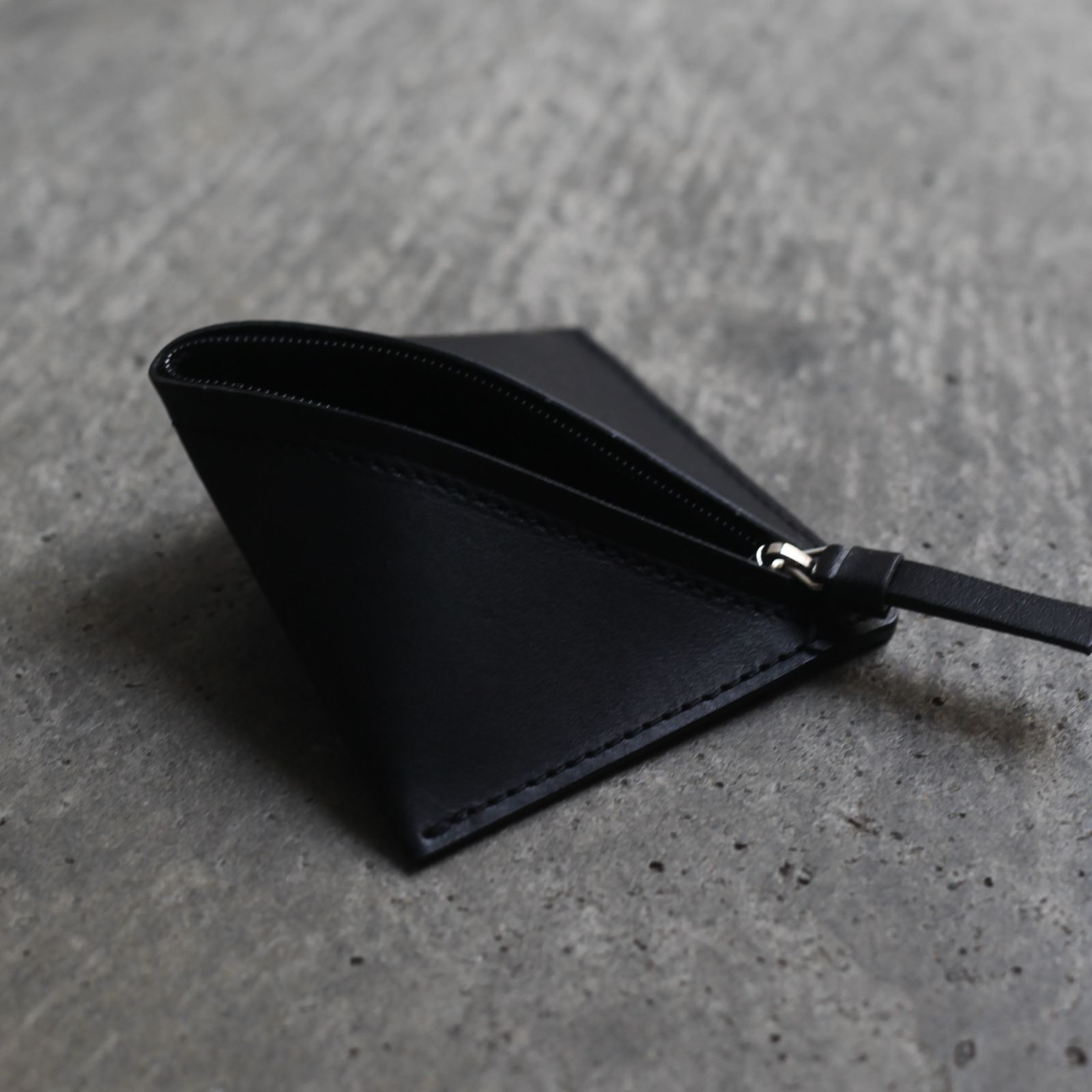 【残りわずか】Slant Coin Case
