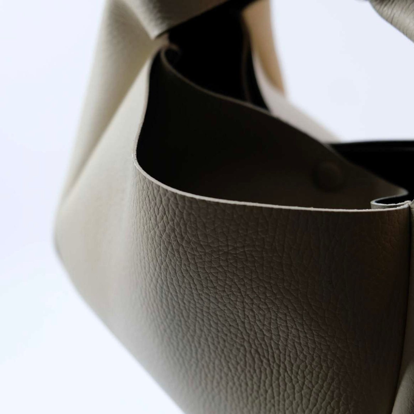 【残りわずか】Cube Ring Muff