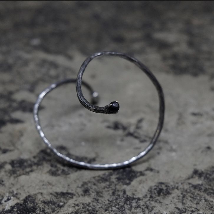 【お取り寄せ注文可能】Entwined  Bangle