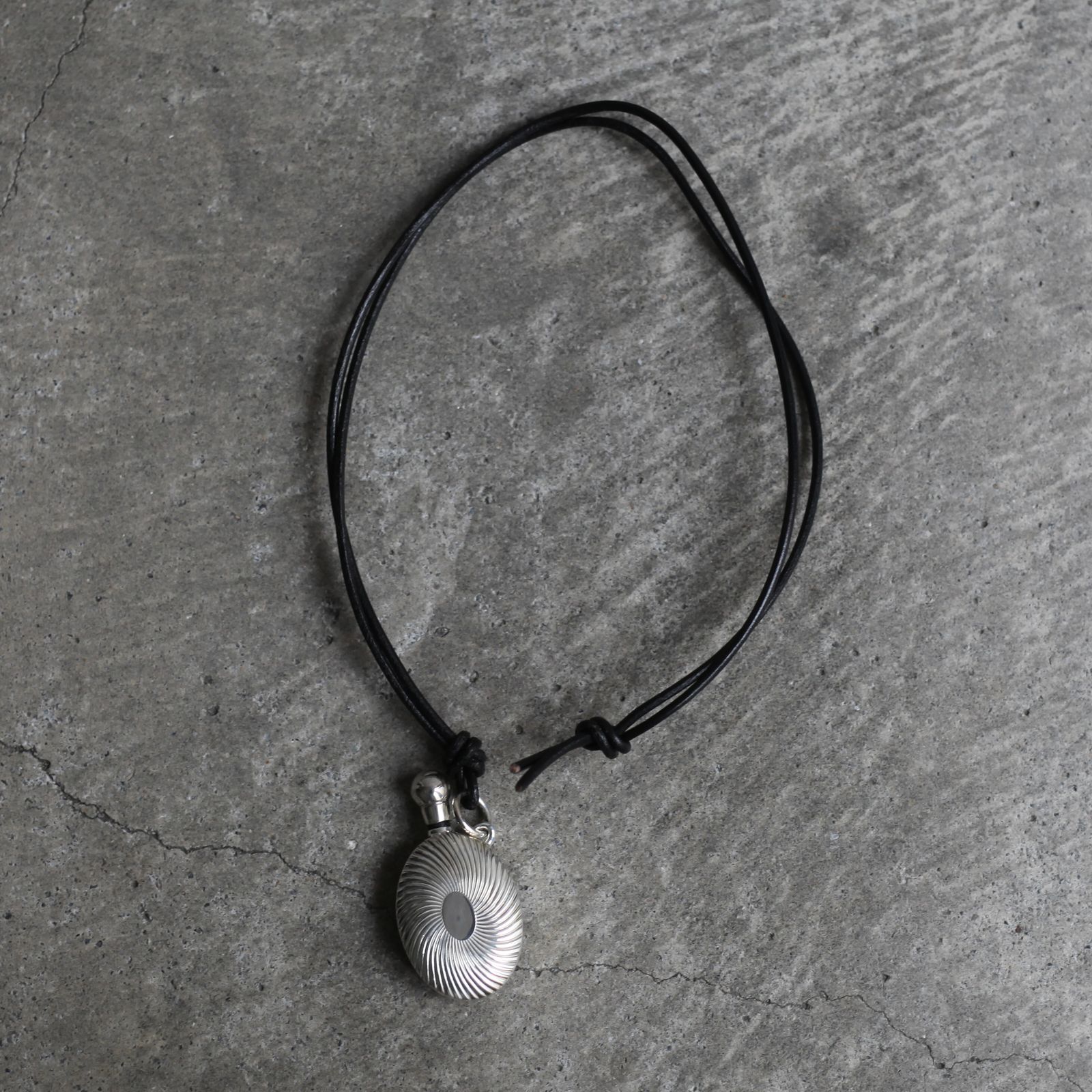 【残り一点】Victorian Perfume Bottle Necklace