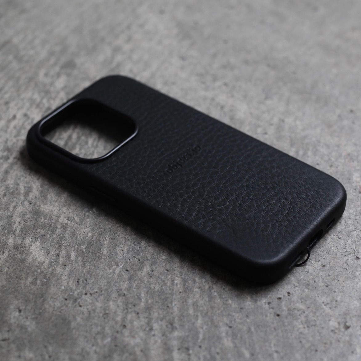 objects.io iPhone12mini ケース 黒 レザー製 iPhoneケース セット / ストラップ付スマホケース