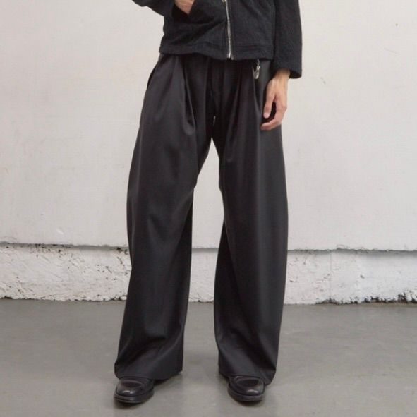 【残り一点】2Tucked Curved Leg Trousers