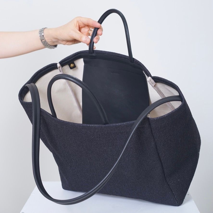 MARROW TWIST TOTE ブラック F Marrow Twist Tote Black – OKURA
