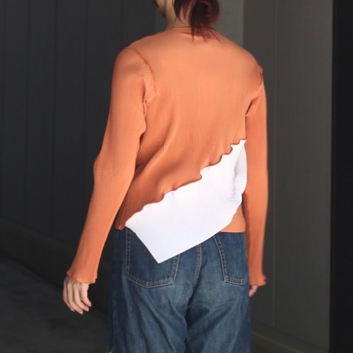 【残り一点】Spiral Wave Long Sleeve Top