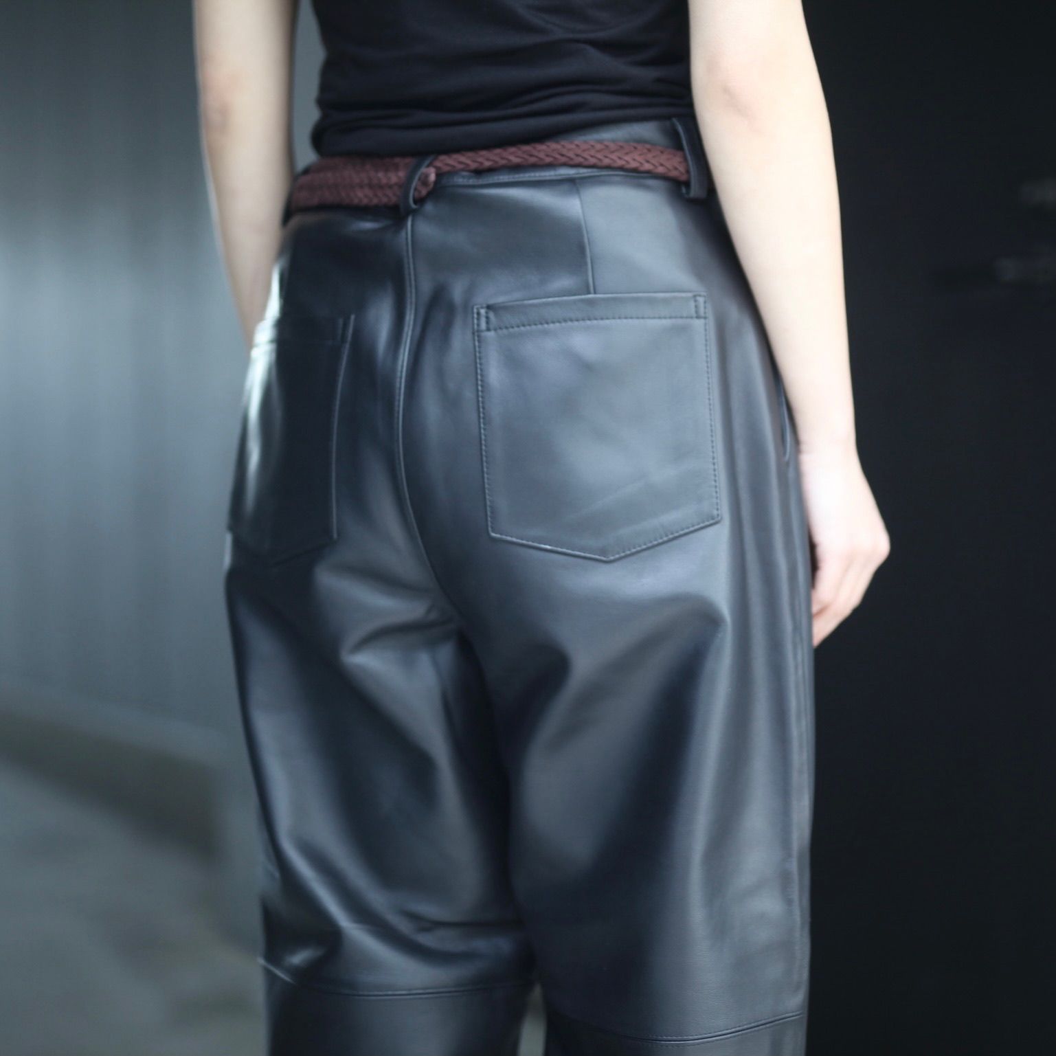 パンツ Stein leather one tuck trousers stein Leather One Tuck Trousersレザーパンツ