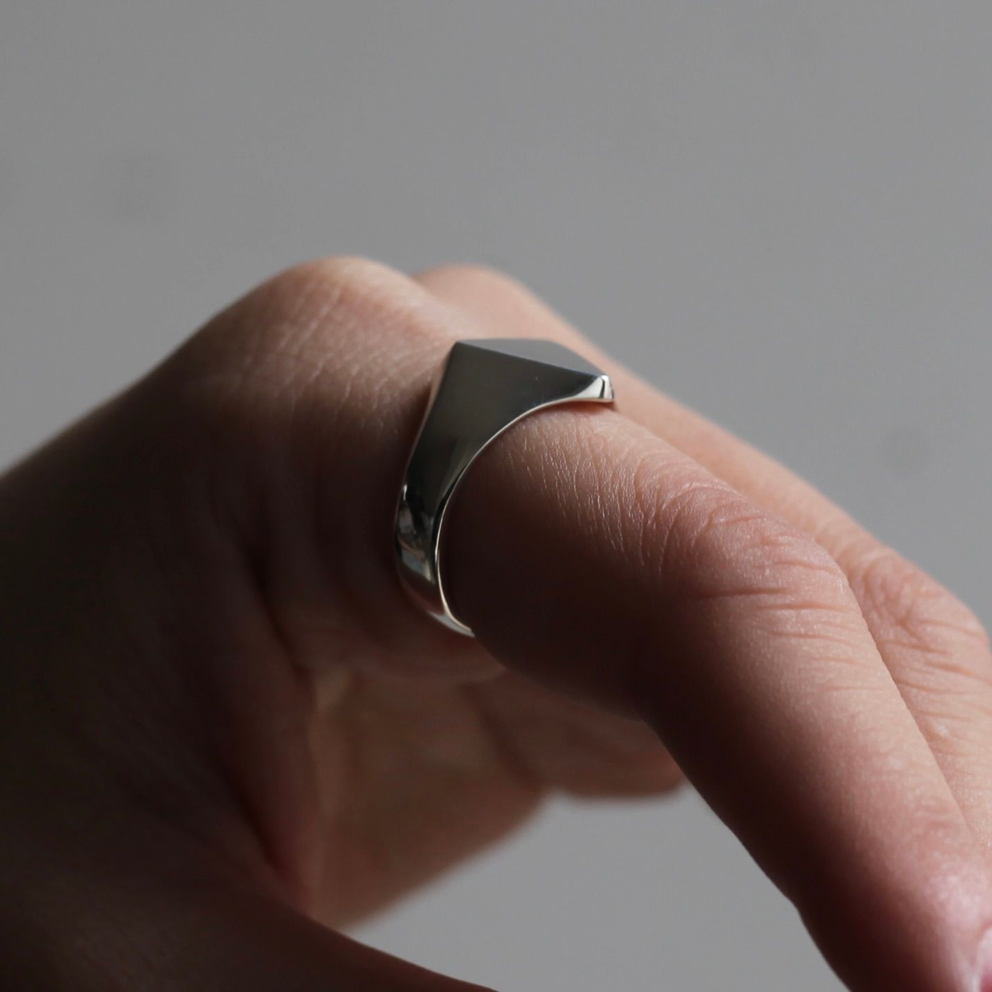 【残り一点】Triangle Signet Ring(SILVER)