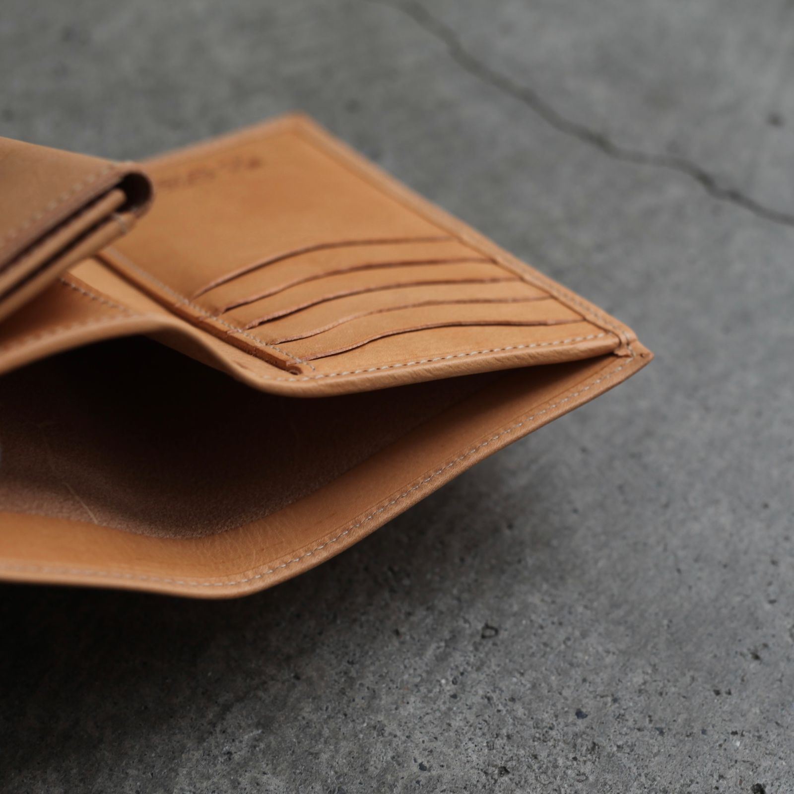 【残り一点】ミディアムウォレット