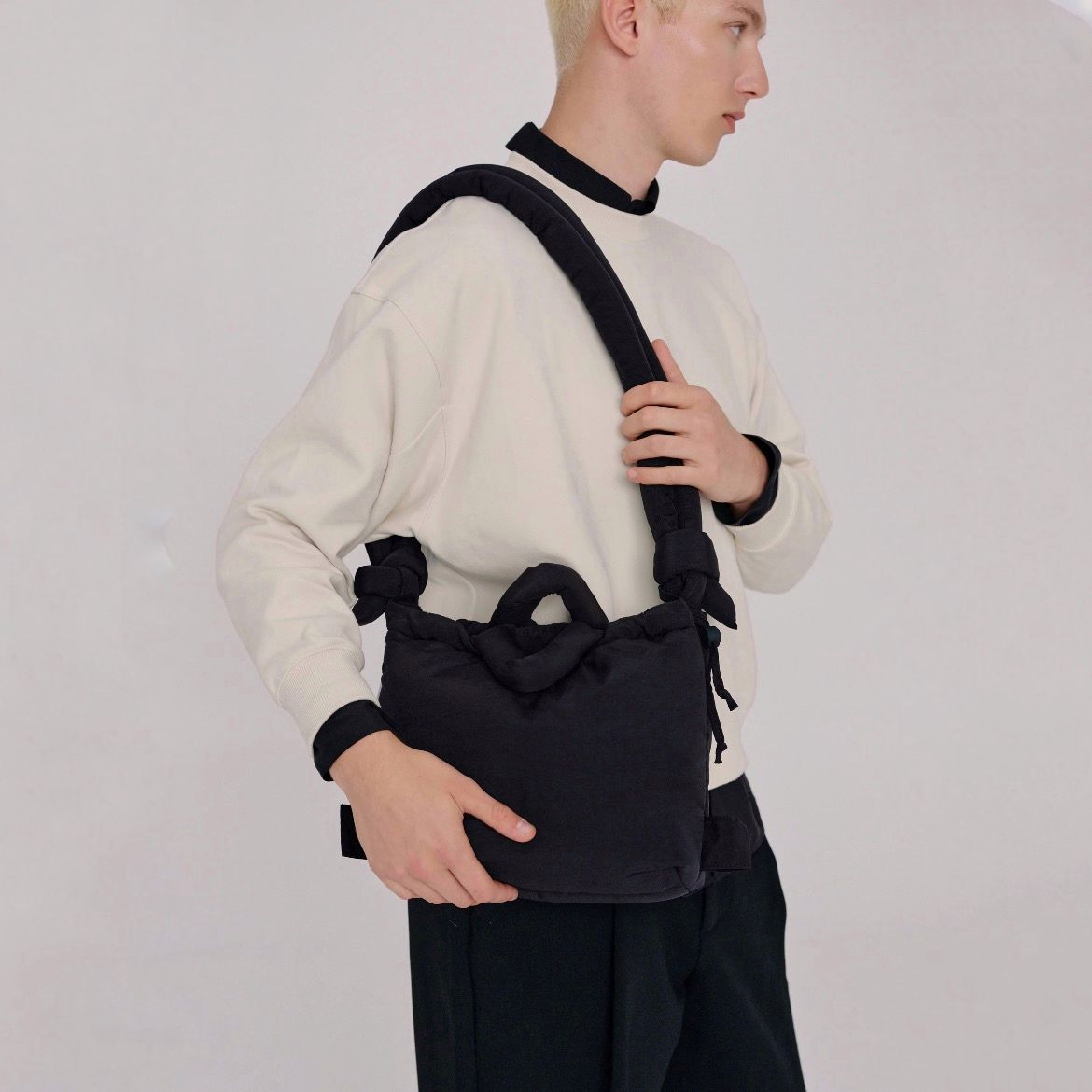 【再販売通知受付可能】Compact Ona Soft Bag